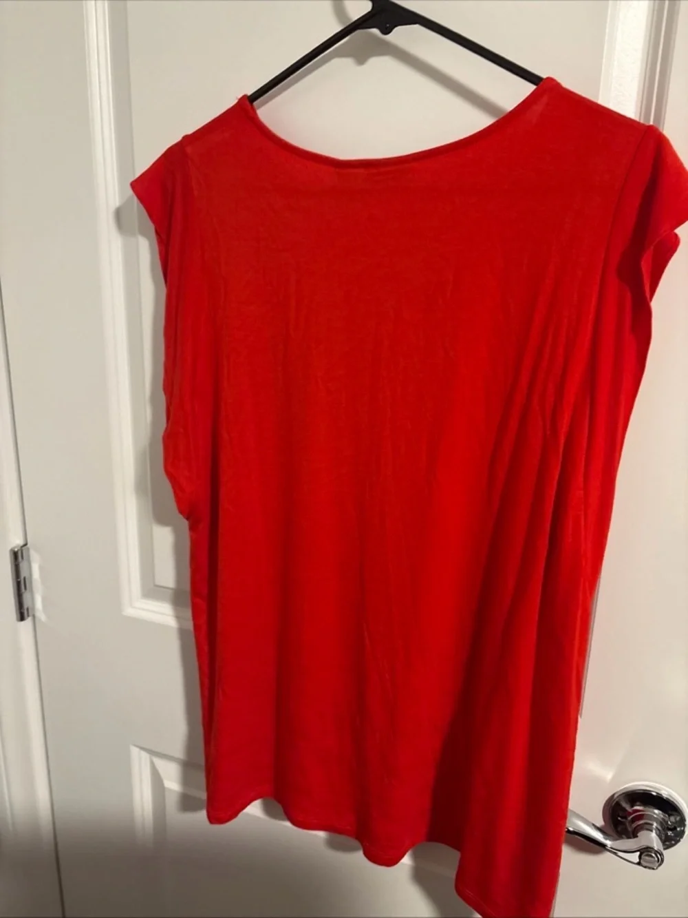 Tahari Women’s XL Red Sleeveless Blouse Top NWT - Picture 4 of 4